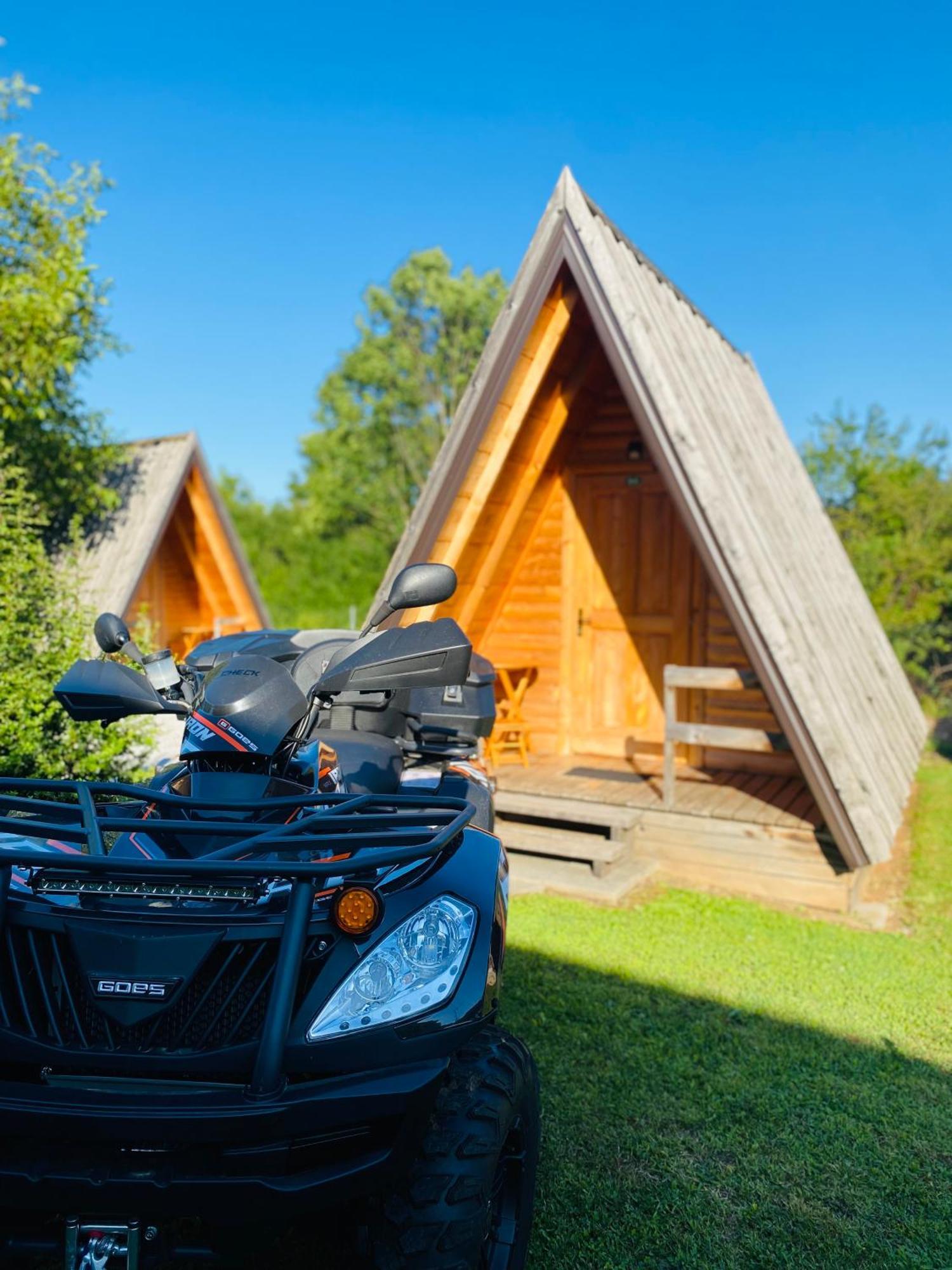 Rooms & Glamping Lana Haus Licko Petrovo Selo Luaran gambar