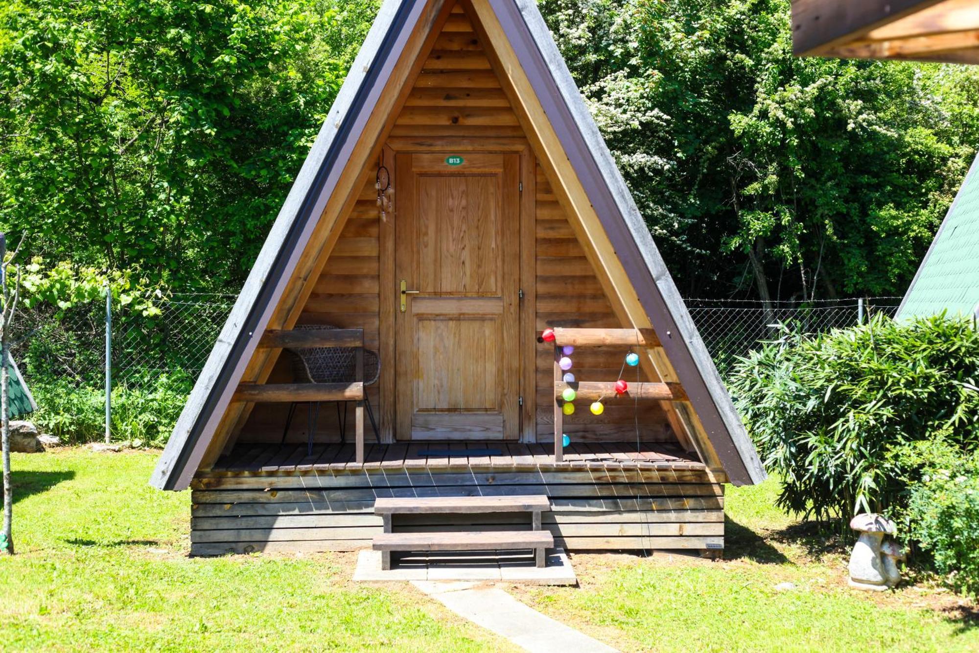 Rooms & Glamping Lana Haus Licko Petrovo Selo Luaran gambar